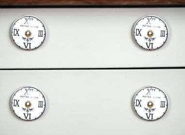 1.5" X 1.5" X 1.5" White Black And Gold  Knobs 12 Pack