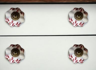 1.5" X 1.5" X 1.5" White Burgundy And Copper Knobs 12 Pack