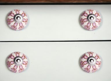 1.5" X 1.5" X 1.5" Hues Of White Pink And Burgundy  Knobs 8 Pack