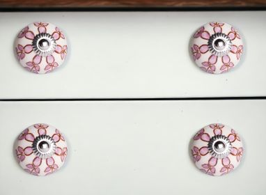 1.5" X 1.5" X 1.5" White Pink And Burgundy  Knobs 12 Pack