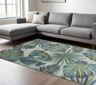 7' X 10'  Polypropylene Teal Or  Green Area Rug