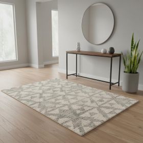 4' X 6' Ivory Or Grey Geometric Triangles Area Rug
